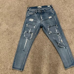 Bullhead Denim Co. skinny boyfriend jeans. Ripped jeans. Size 9